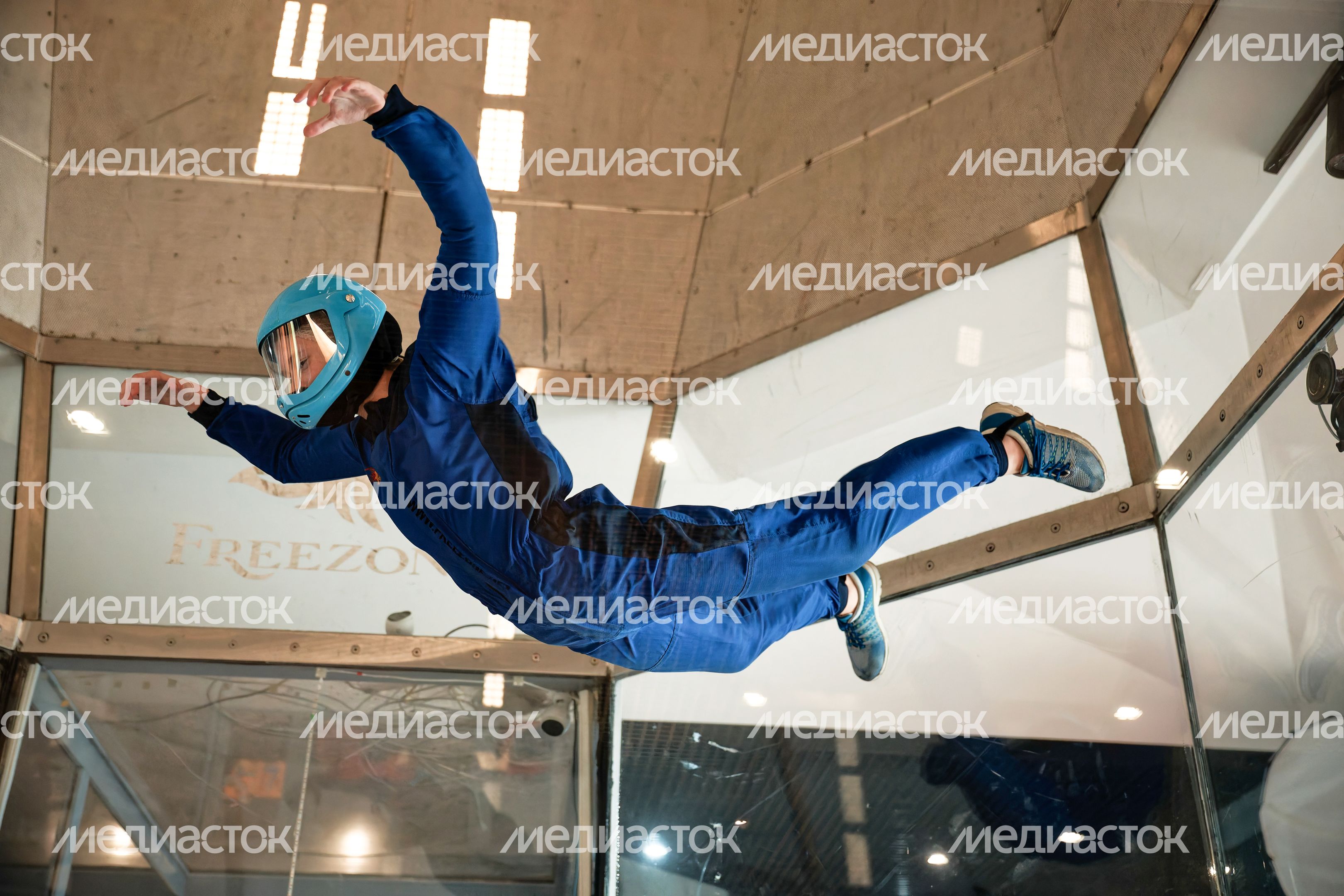 Полет в аэротрубе в спортивно-развлекательном парке Freezone в Чехове Полет в аэротрубе в спортивно-развлекательном парке Freezone в Чехове