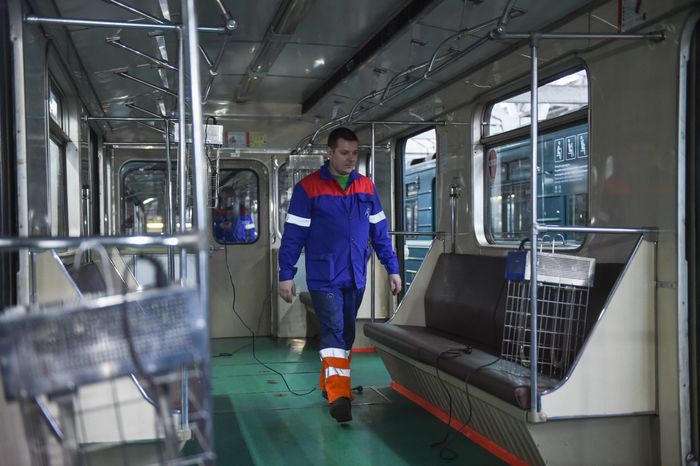Кварцевание и мытье вагонов метро