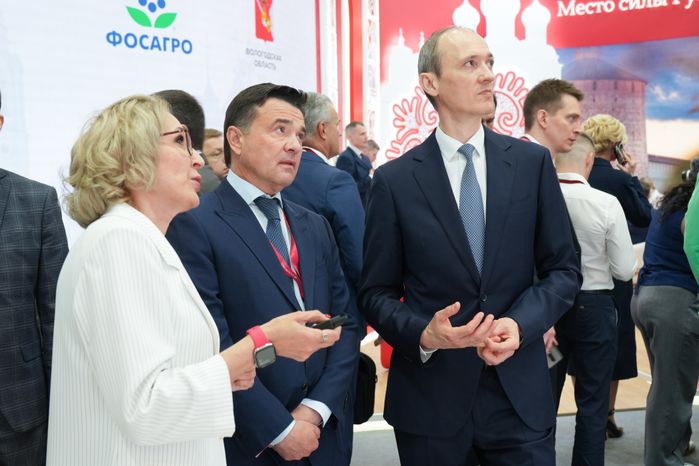 Дмитрий Григоренко посетил подмосковный стенд на ПМЭФ-2026