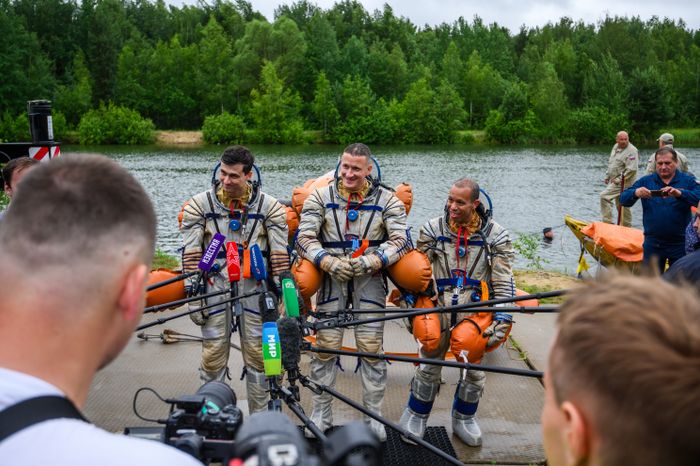 Тренировка космонавтов по действиям после посадки на воду в Ногинске