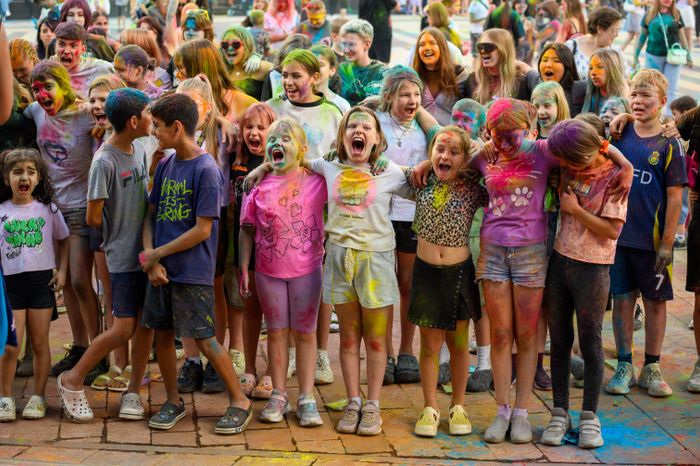 Фестиваль красок Holi Dance в Наташинском парке в Люберцах