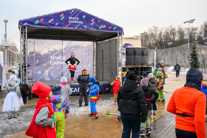 Новогодний забег в карнавальных костюмах Space Carnival 2024 в Королеве