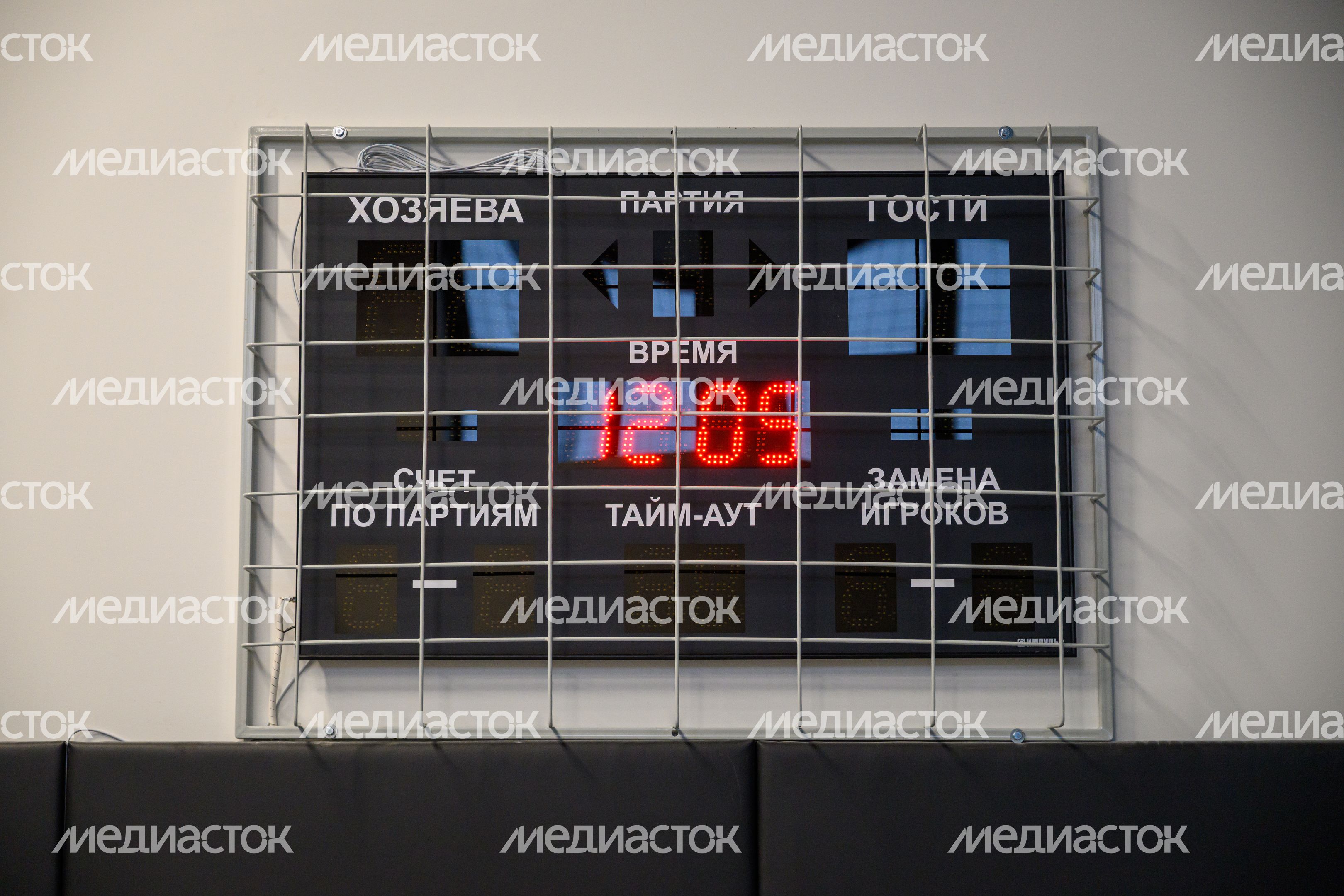 Табло со счетом игры в спортивном зале стадиона «Торпедо» после капитального ремонта в Орехово-Зуево Табло со счетом игры в спортивном зале стадиона «Торпедо» после капитального ремонта в Орехово-Зуево