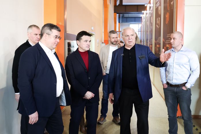 Андрей Воробьев посетил предприятие по производству передовых лазеров во Фрязино