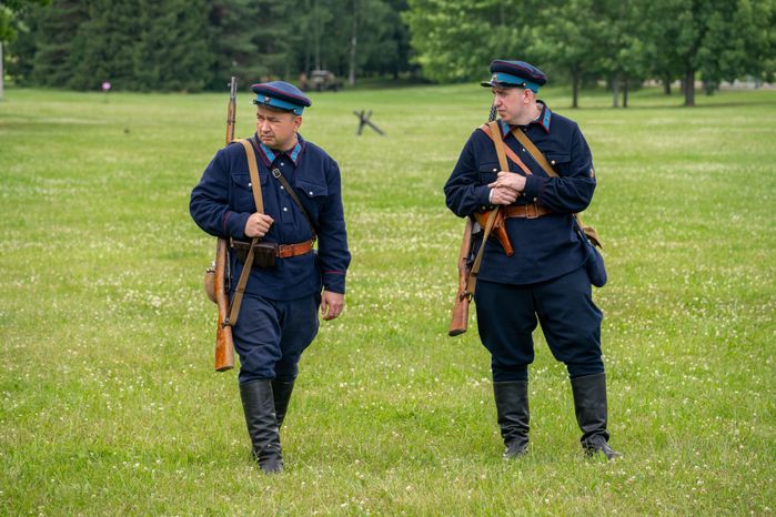 Реконструкция боя на военно-историческом фестивале «Ополчение. По зову сердца» в музее-заповеднике «Горки Ленинские»