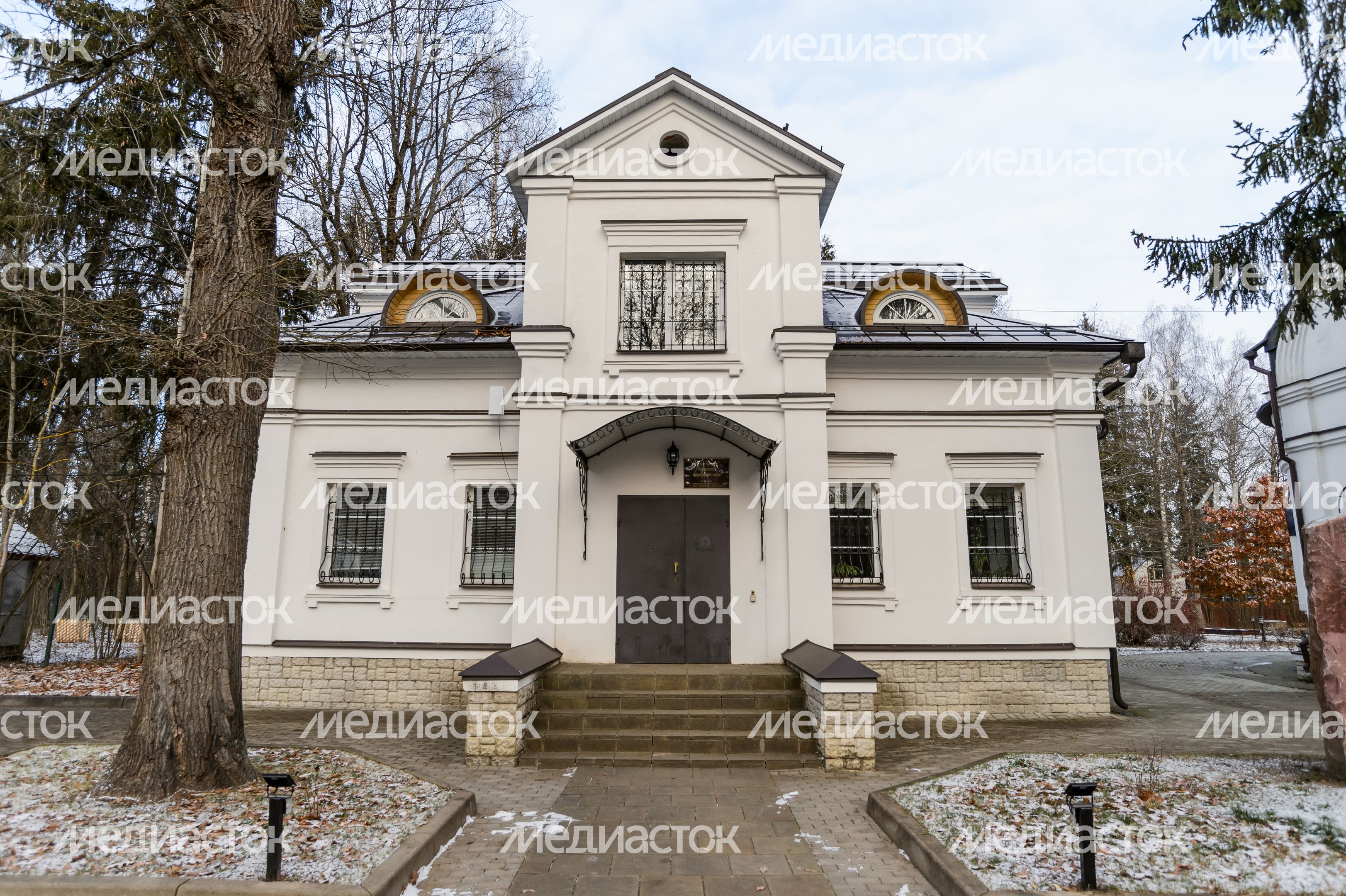 Сергиев Посад. Сергиевский храм. Осень Сергиев Посад. Сергиевский храм. Осень