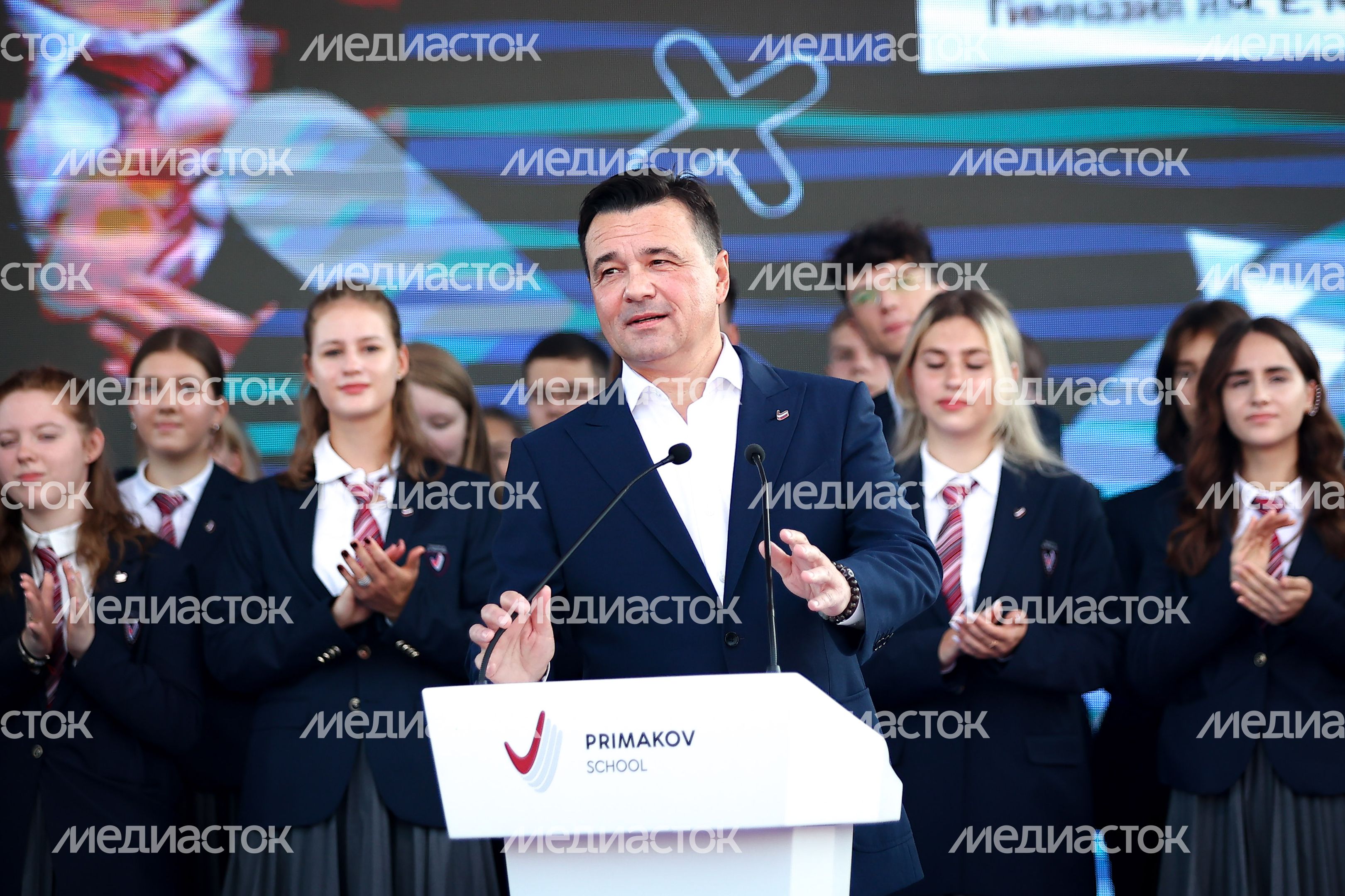 Торжественная линейка в гимназии им. Е.М. Примакова с участием Губернатора Подмосковья
