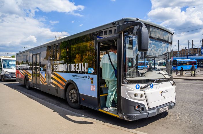 Брендированный автобус к 80-летию Победы в Великой Отечественной войне в Мытищах
