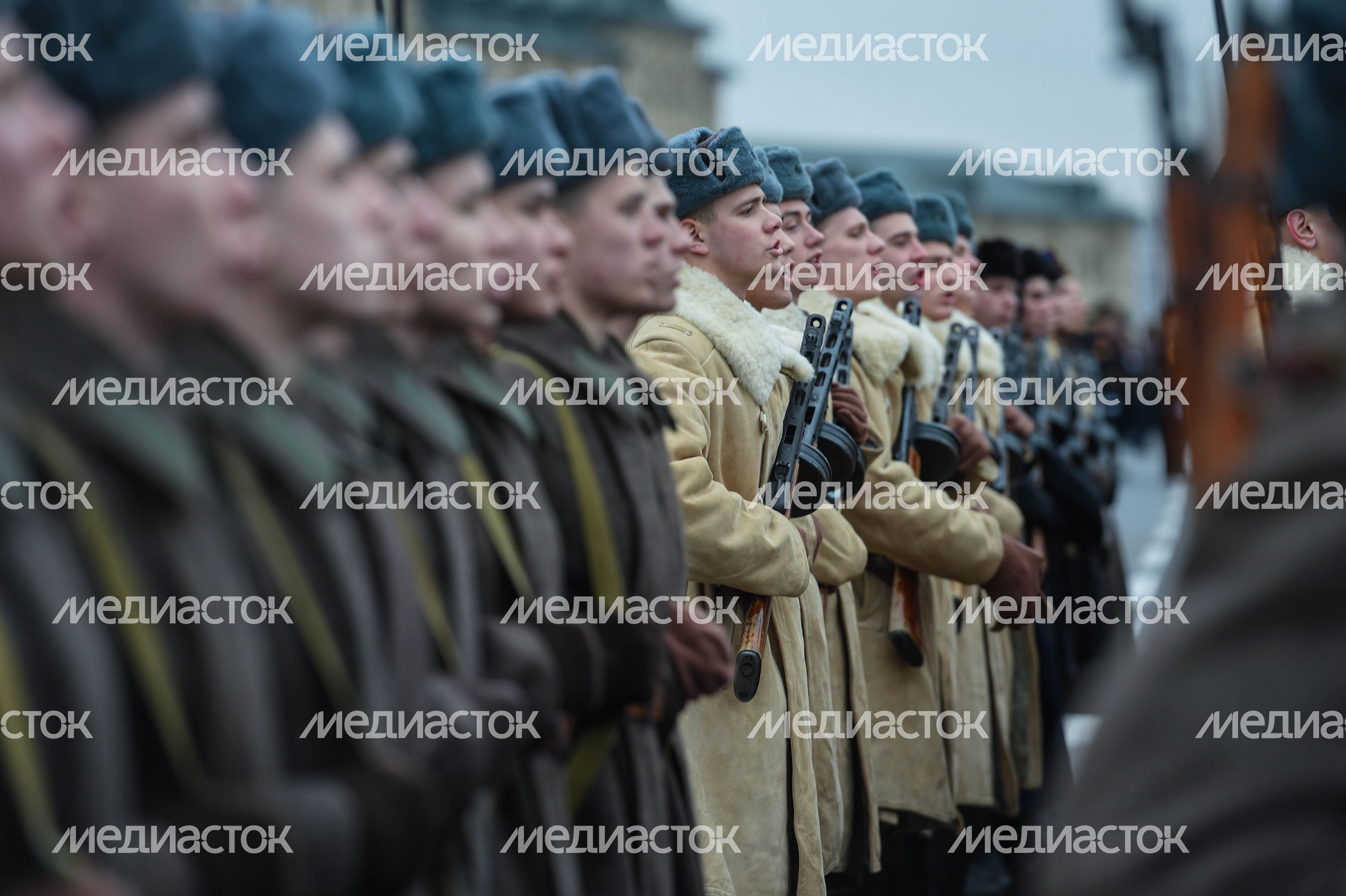 Торжественный марш в честь парада 1941 года на Красной площади в Москве