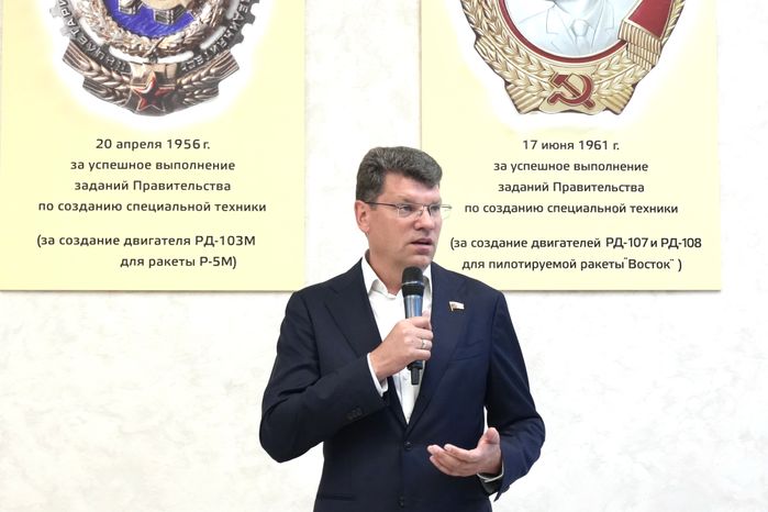 Денис Кравченко наградил лучших сотрудников "НПО Энергомаш им. академика В.П. Глушко"