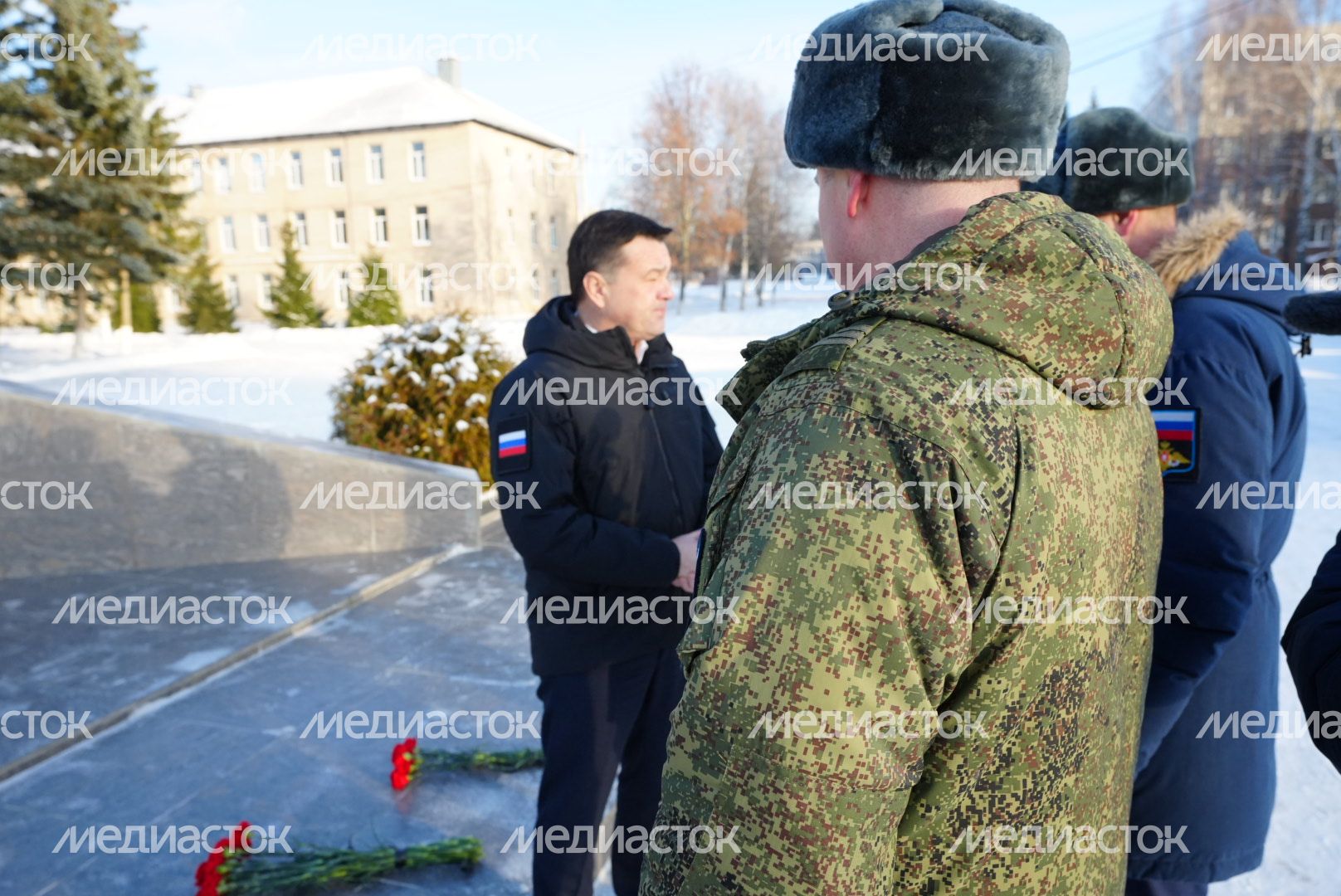 Возложение цветов к мемориалу погибших десантников Губернатором Подмосковья