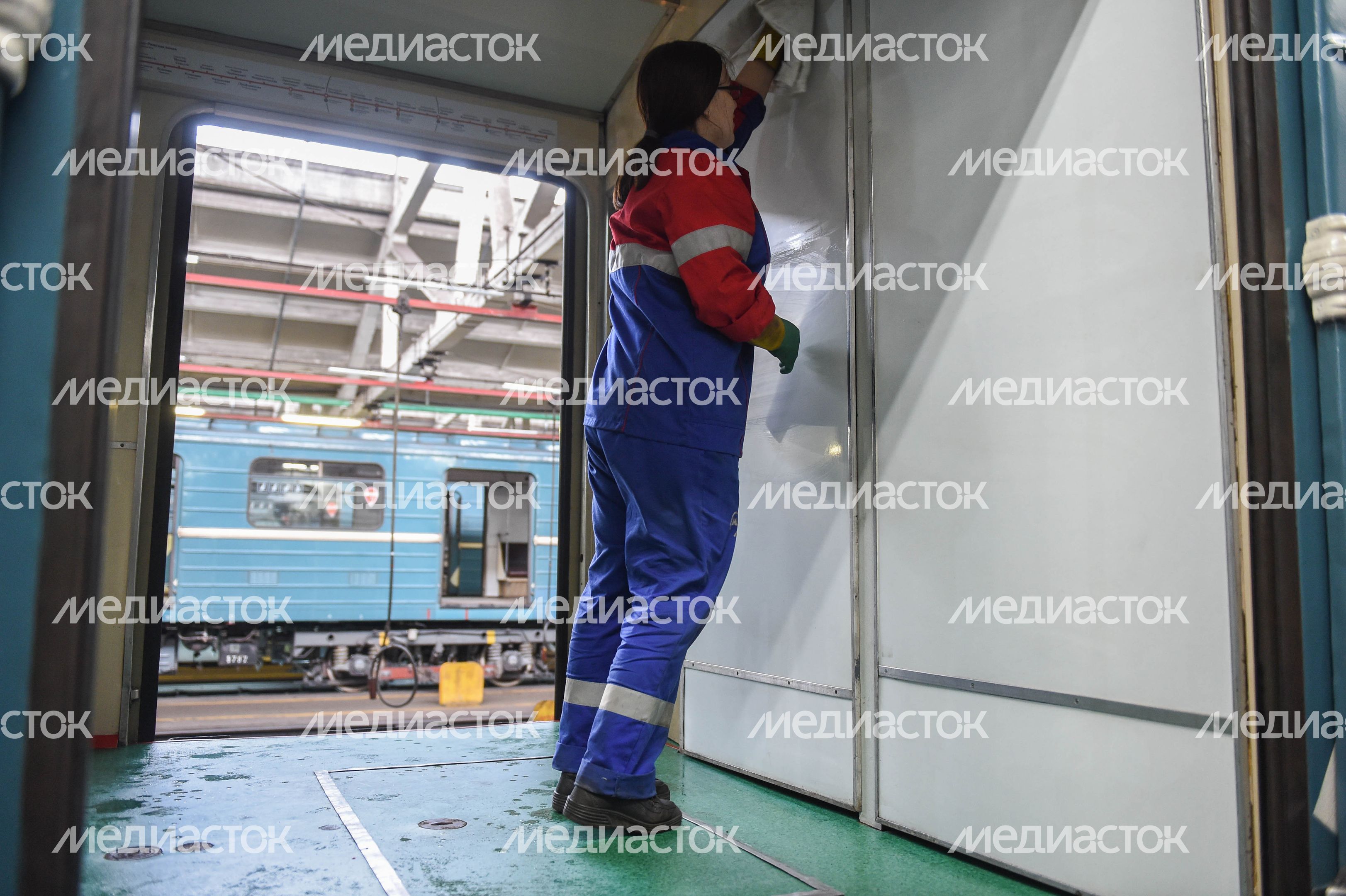 Кварцевание и мытье вагонов метро