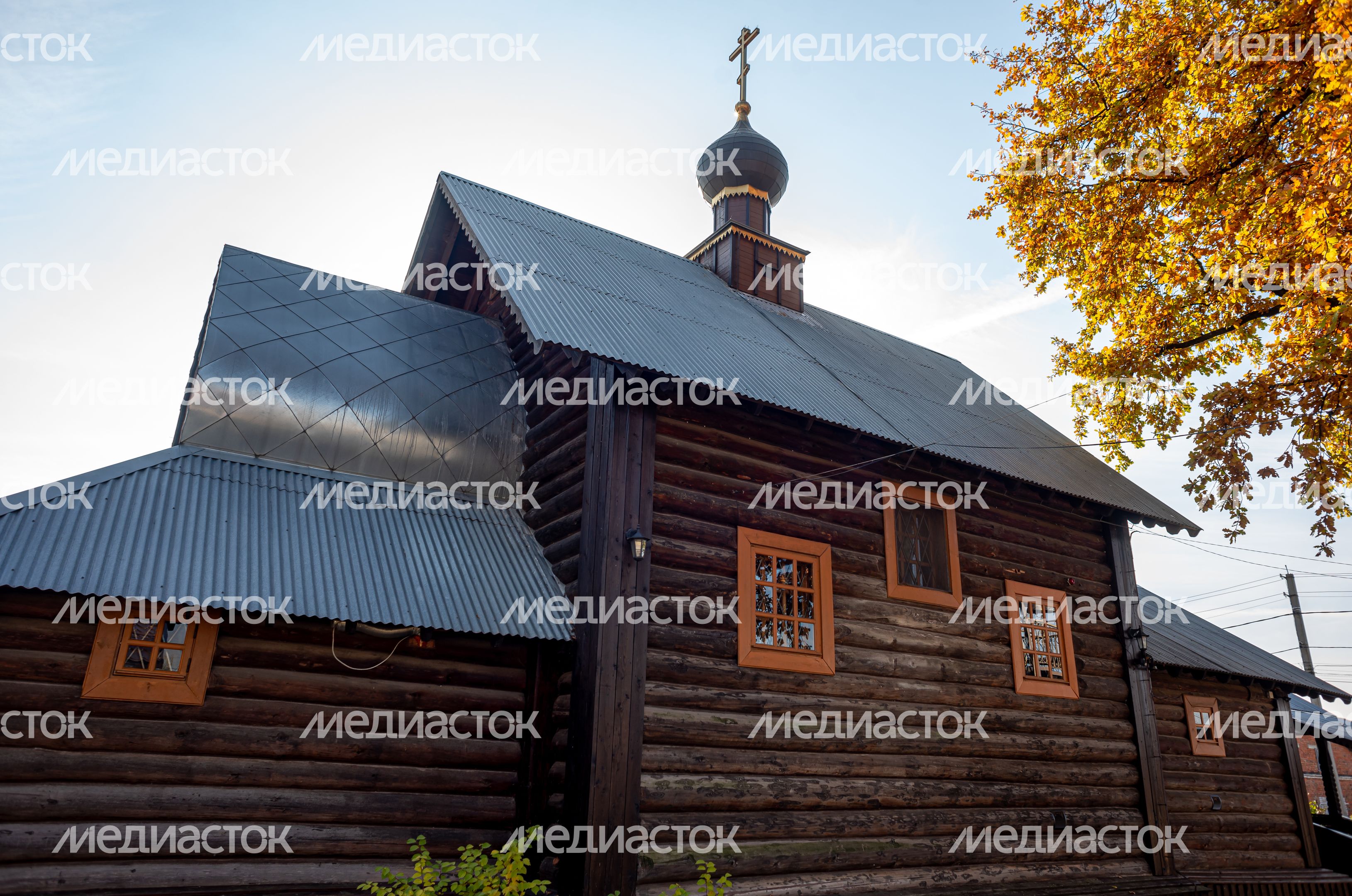 Осенние виды Церкви Иоанна Златоуста в Козино