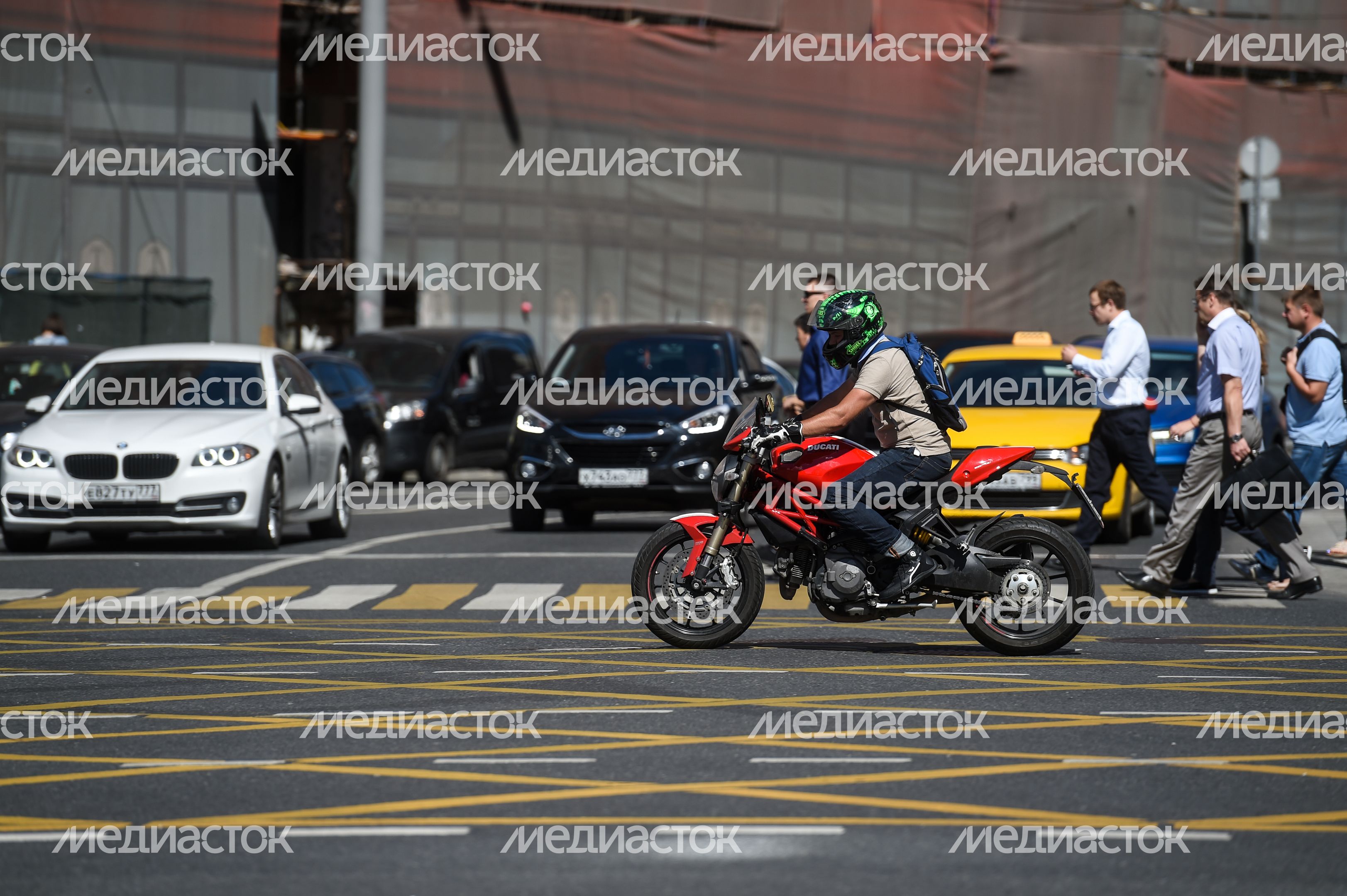 Мотоциклисты на улицах Москвы