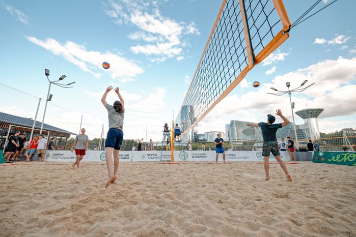 Пляжный волейбол на новой площадке «Пойма volley» в Красногорске