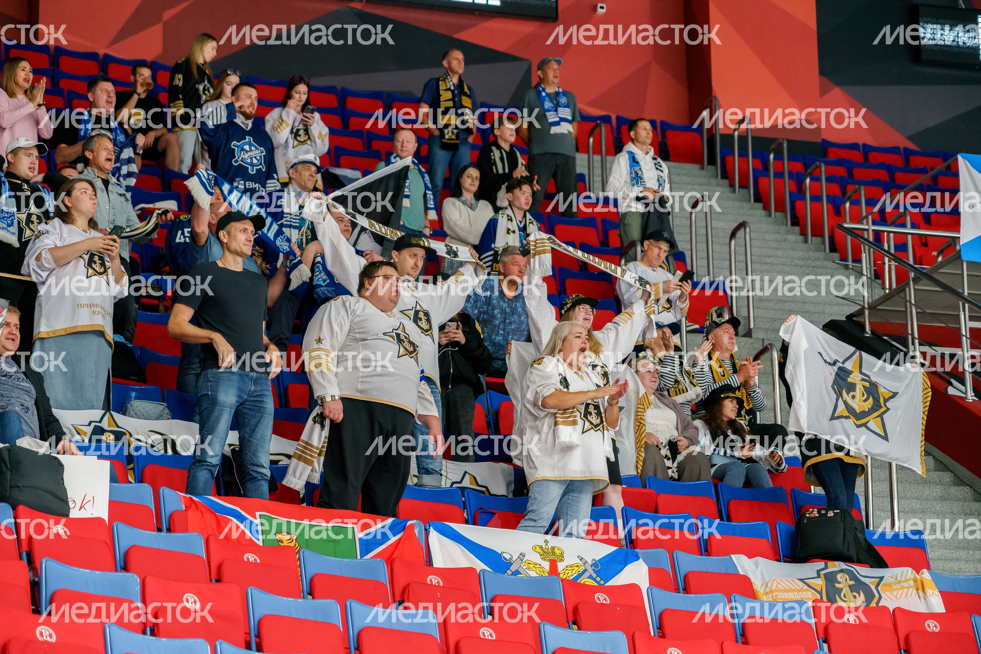 Подмосковный «Витязь» по буллитам обыграл «Адмирал» в хоккейном матче КХЛ Подмосковный «Витязь» по буллитам обыграл «Адмирал» в хоккейном матче КХЛ