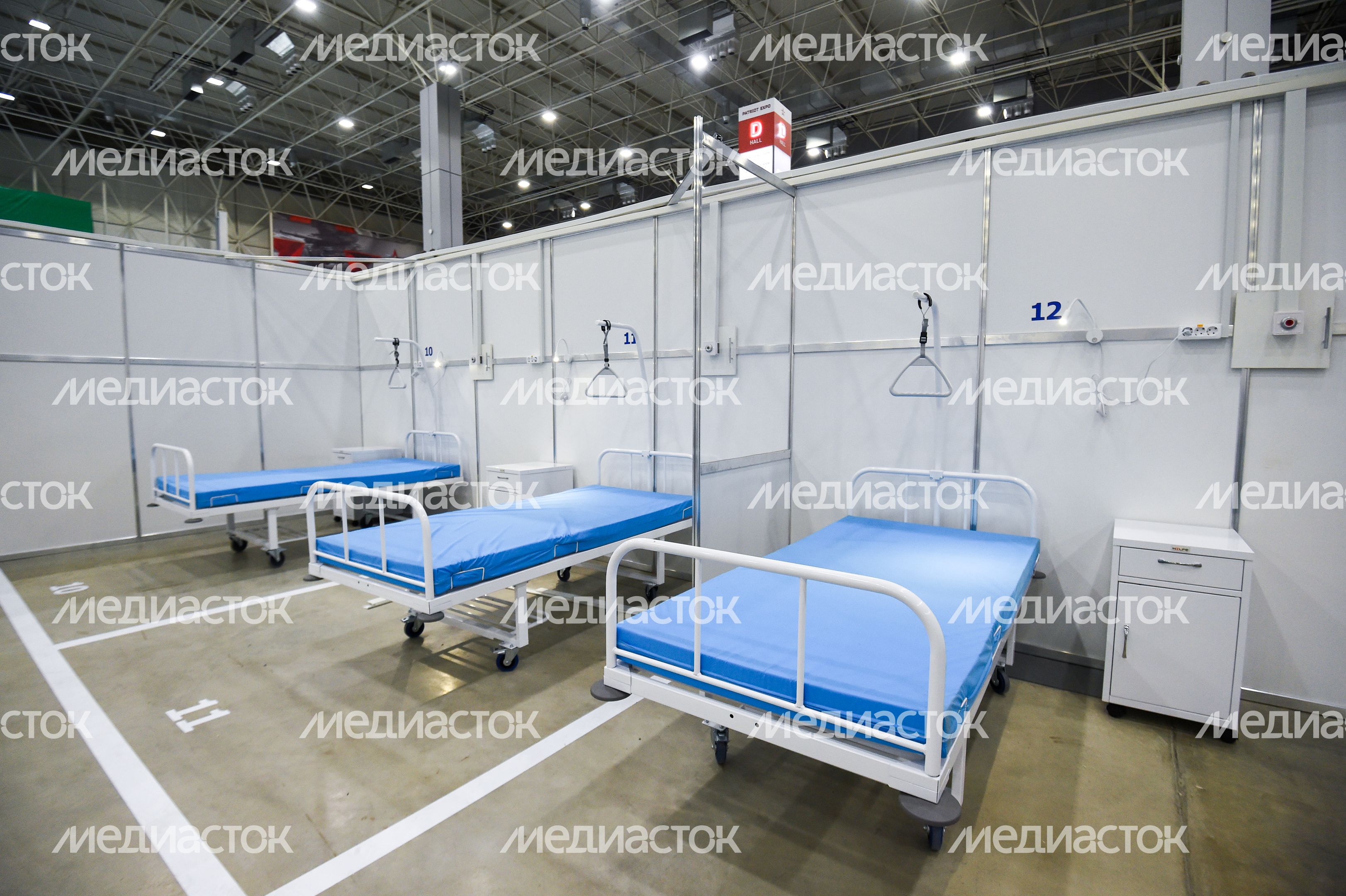 Медицинский центр для больных с коронавирусом, организованный в павильонах Конгрессно-выставочного центра в Кубинке