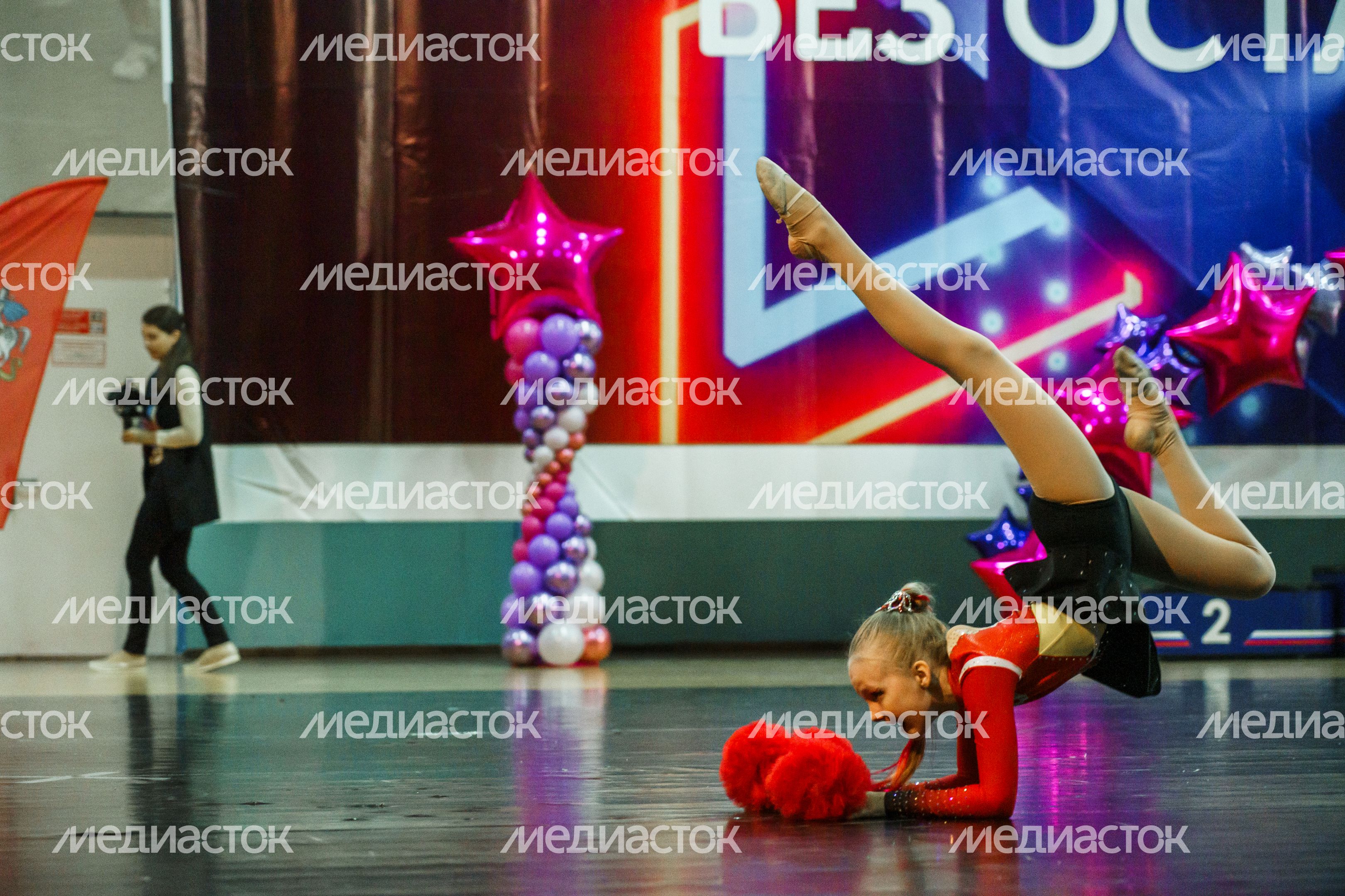 Дубна. Соревнования по чирлидингу в спорткомплексе «Радуга» Дубна. Соревнования по чирлидингу в спорткомплексе «Радуга»