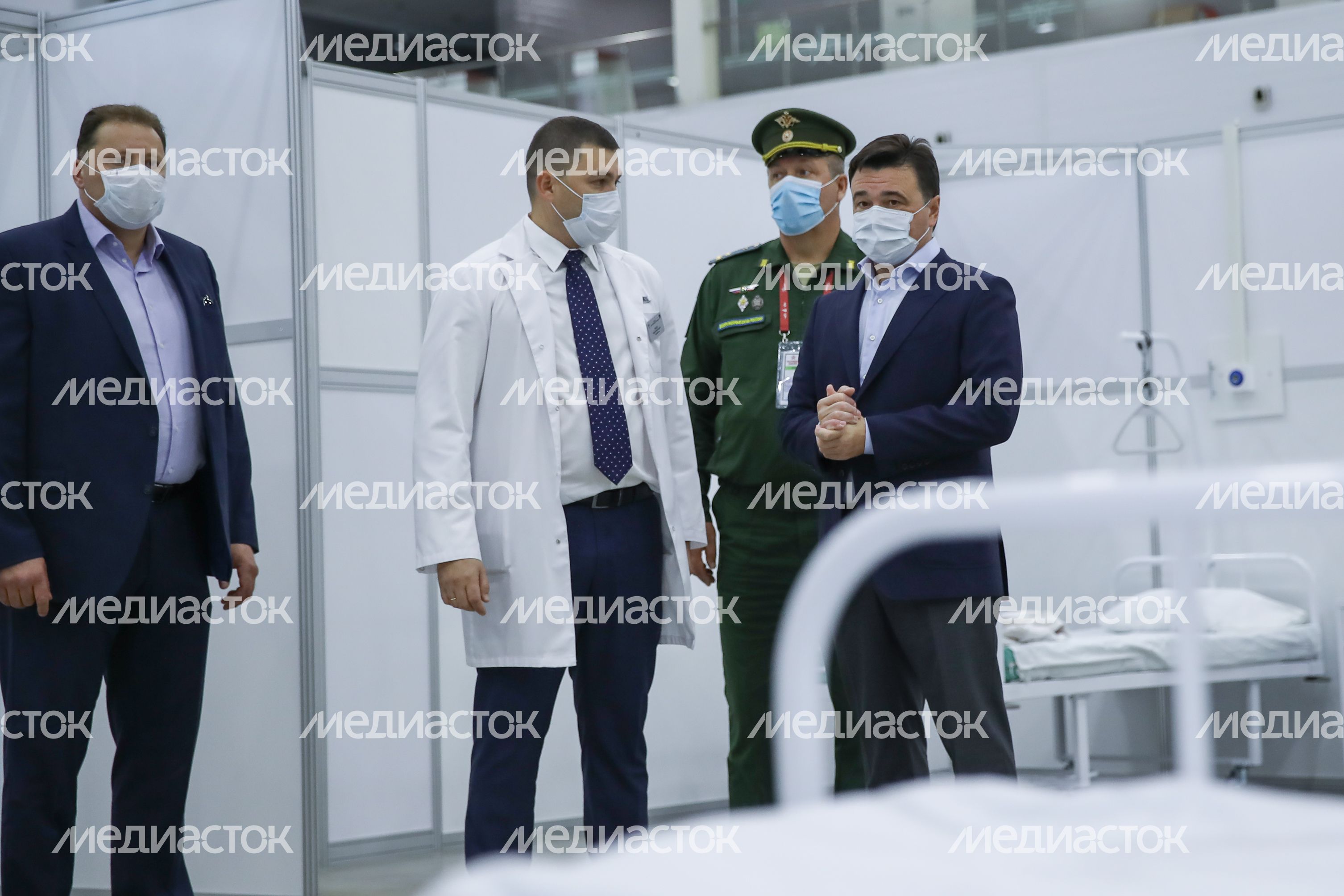 Проверка губернатором Подмосковья готовности к открытию временного инфекционного центра, развернутого на базе конгрессно-выставочного центра «Патриот»