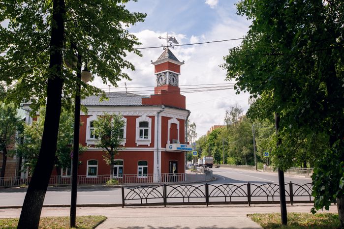 Магазин под часами