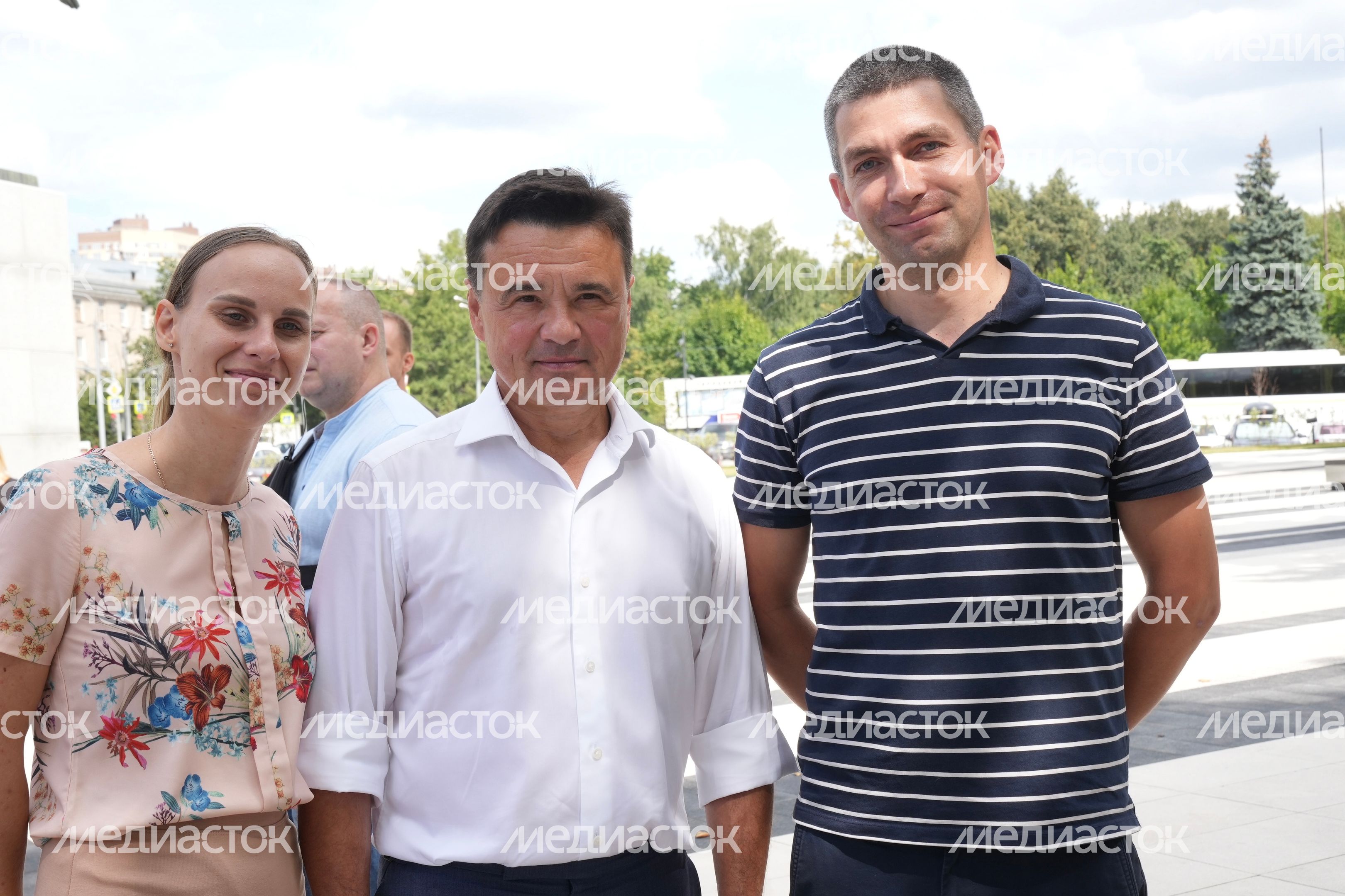 Андрей Воробьев проверил благоустройство площади Мира в Мытищах
