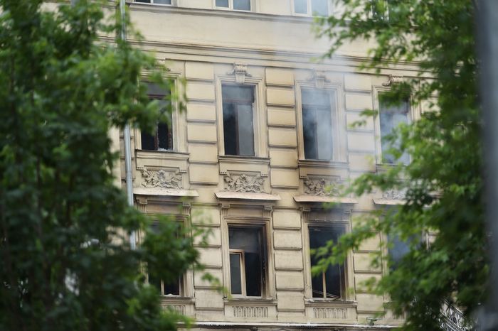 Пожар в реставрируемом здании на Тверской улице в Москве