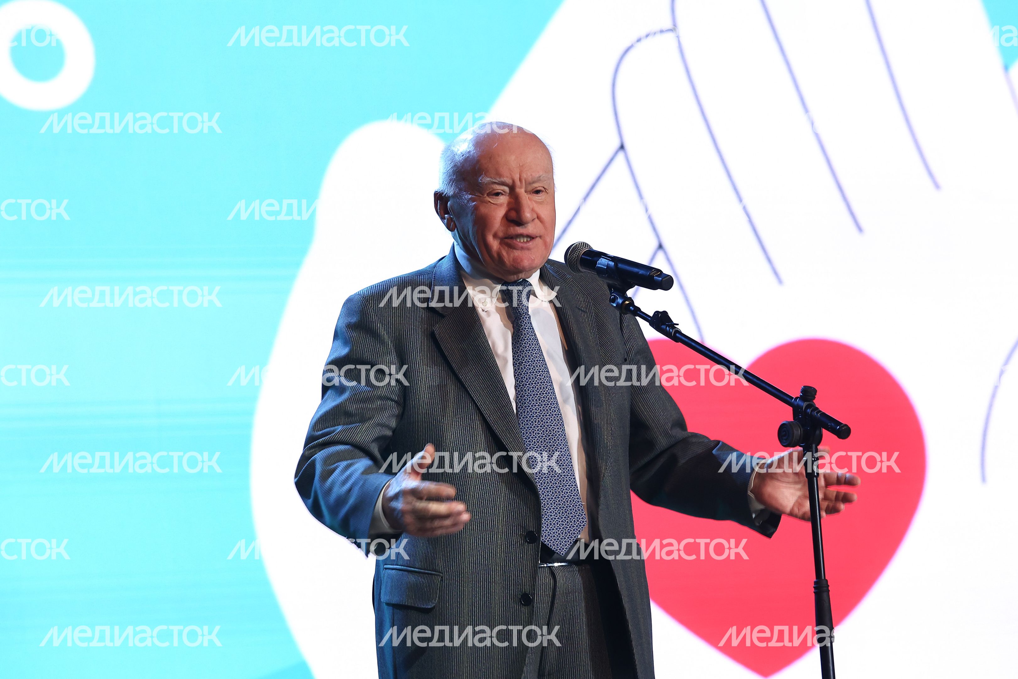 Награждение Губернатором лауреатов губернаторской премии «Мы рядом. Доброе дело»