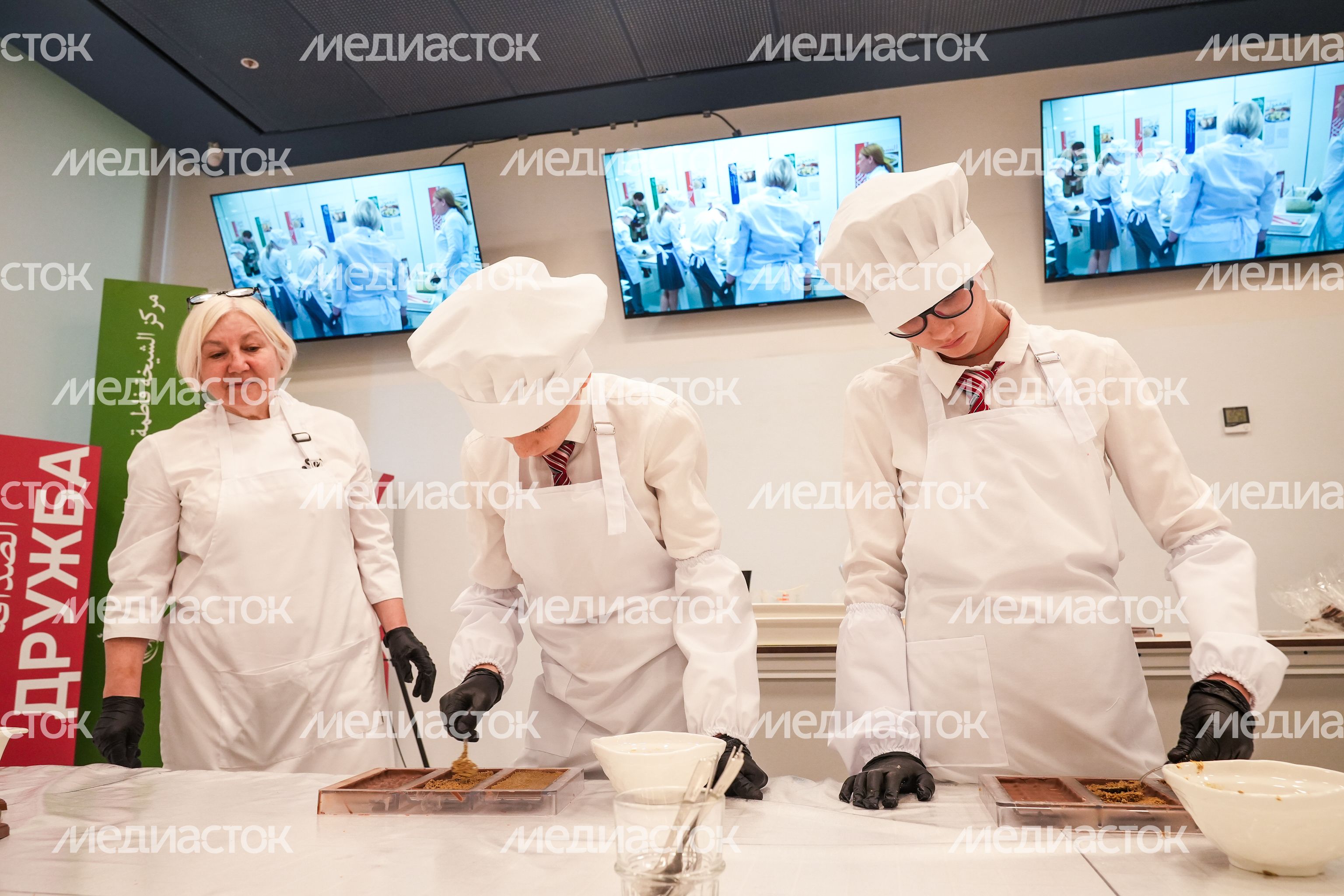 Международный образовательный центр при гимназии им. Е.М. Примакова Международный образовательный центр при гимназии им. Е.М. Примакова