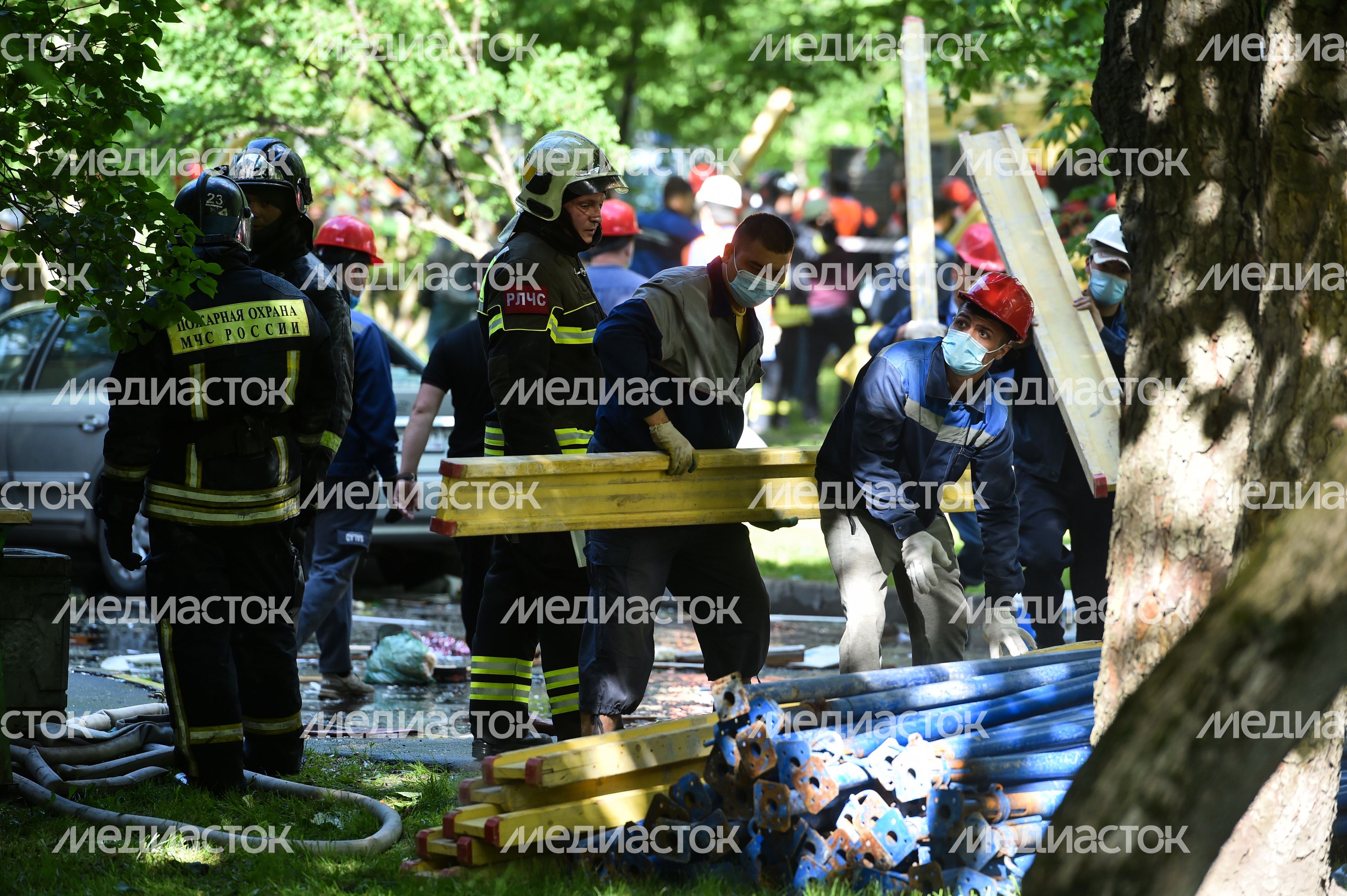 Кадры с места взрыва в доме на улице Проходчиков в Москве