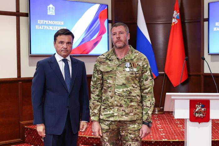 Андрей Воробьев вручил госнаграды добровольцам подразделения БАРС