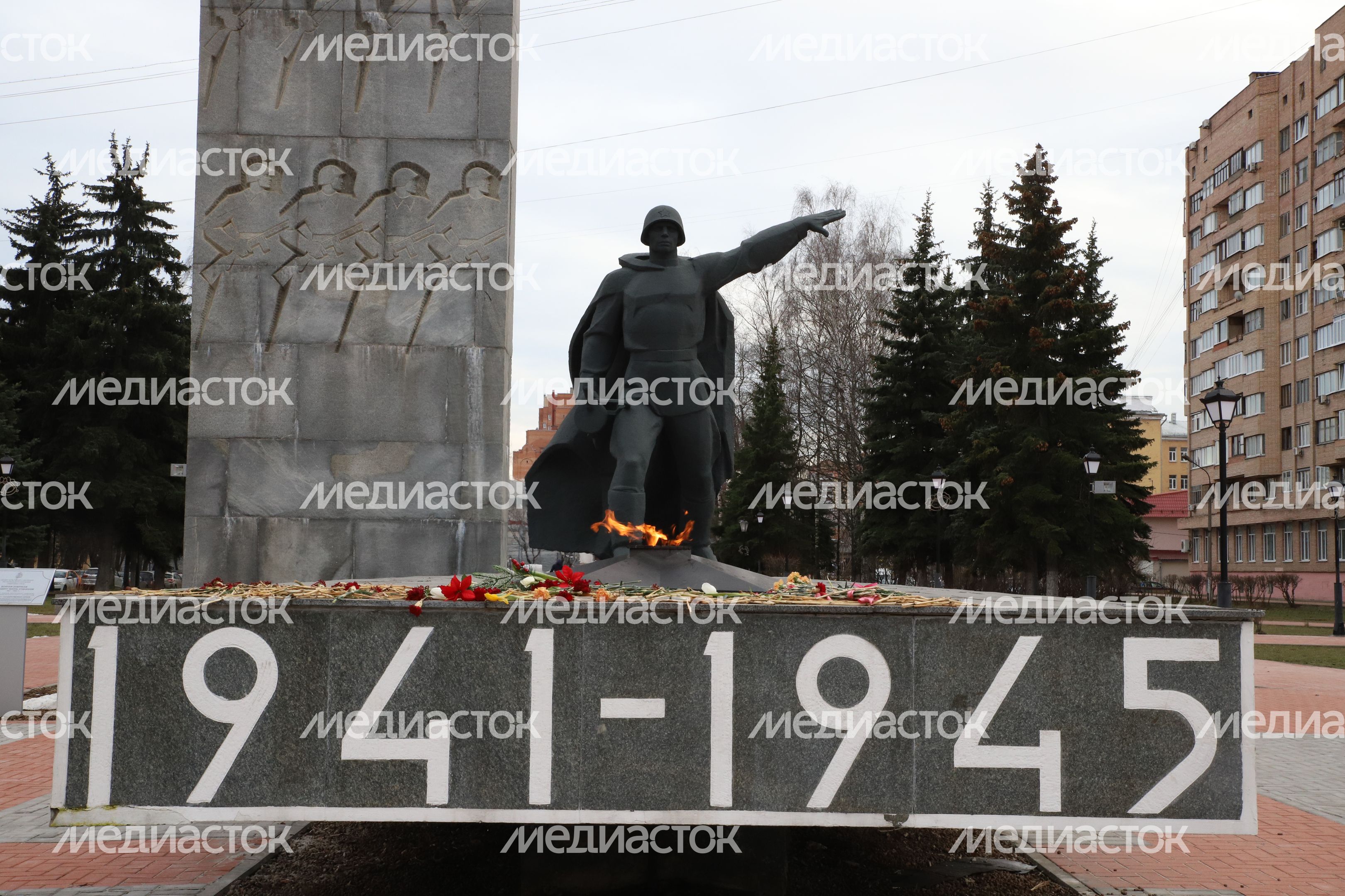 Памятник Воинам Землякам Памятник Воинам Землякам