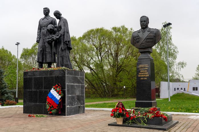 Памятник неизвестным красноармейцам — защитникам Москвы на площадке Ленино-Снегиревского военно-мемориального комплекса
