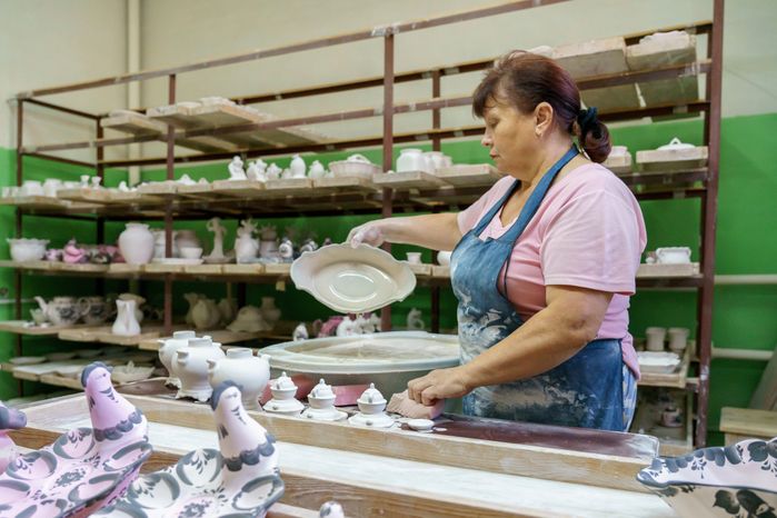 Гжельская фарфоровая мануфактура "Галактика и компания" в Раменском округе