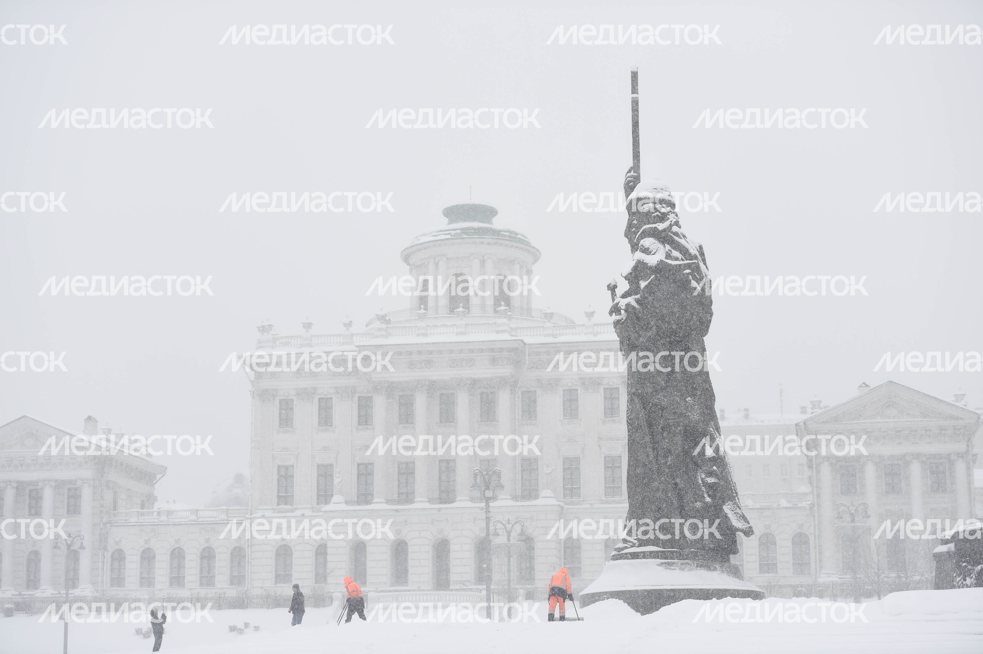 Рекордный снегопад в Москве и Подмосковье