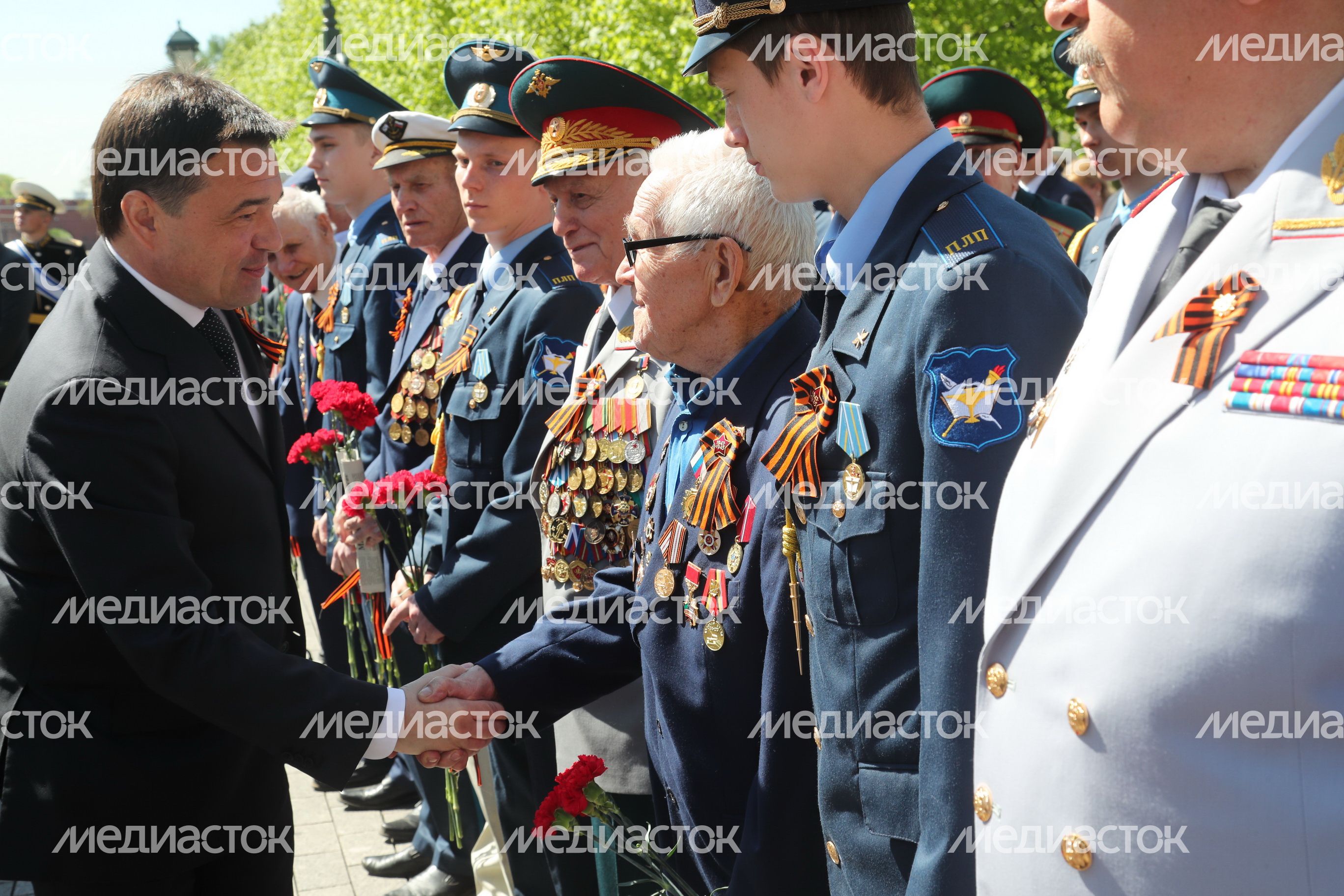 Возложение венков и цветов к Могиле Неизвестного Солдата в Александровском саду и памятнику маршалу Г.К. Жукову.