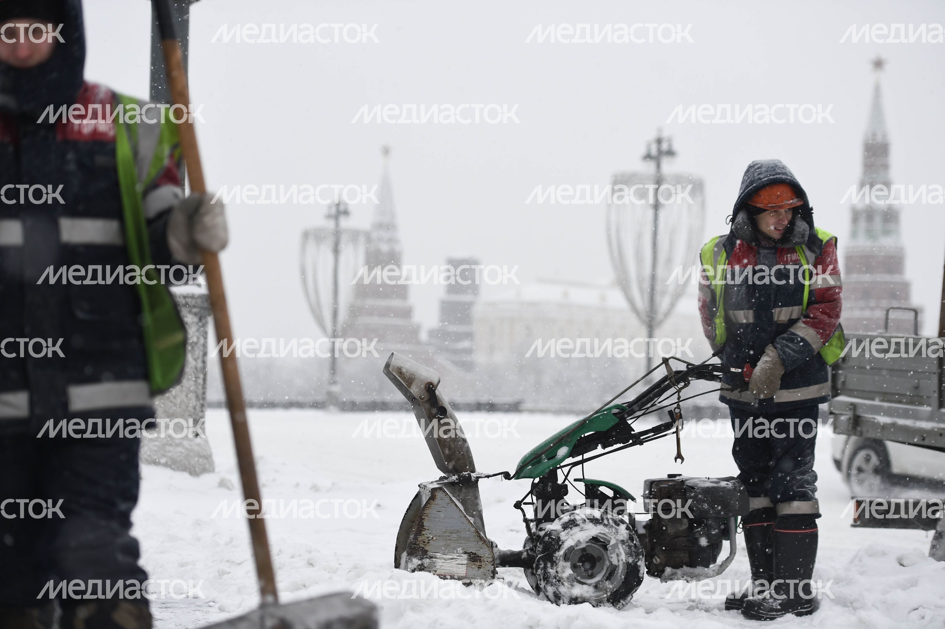Рекордный снегопад в Москве и Подмосковье