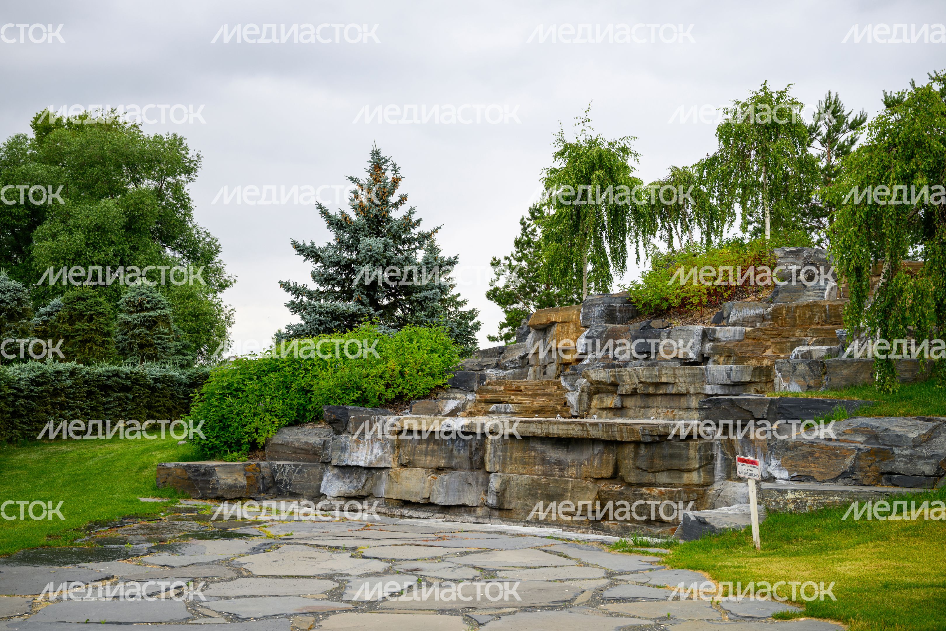 Водопад в Гжельском парке культуры и отдыха (парк «Гжель») Раменского округа