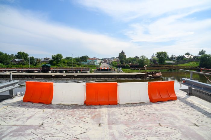 Наплавной разводной Бобреневский мост в Коломне через Москву-реку