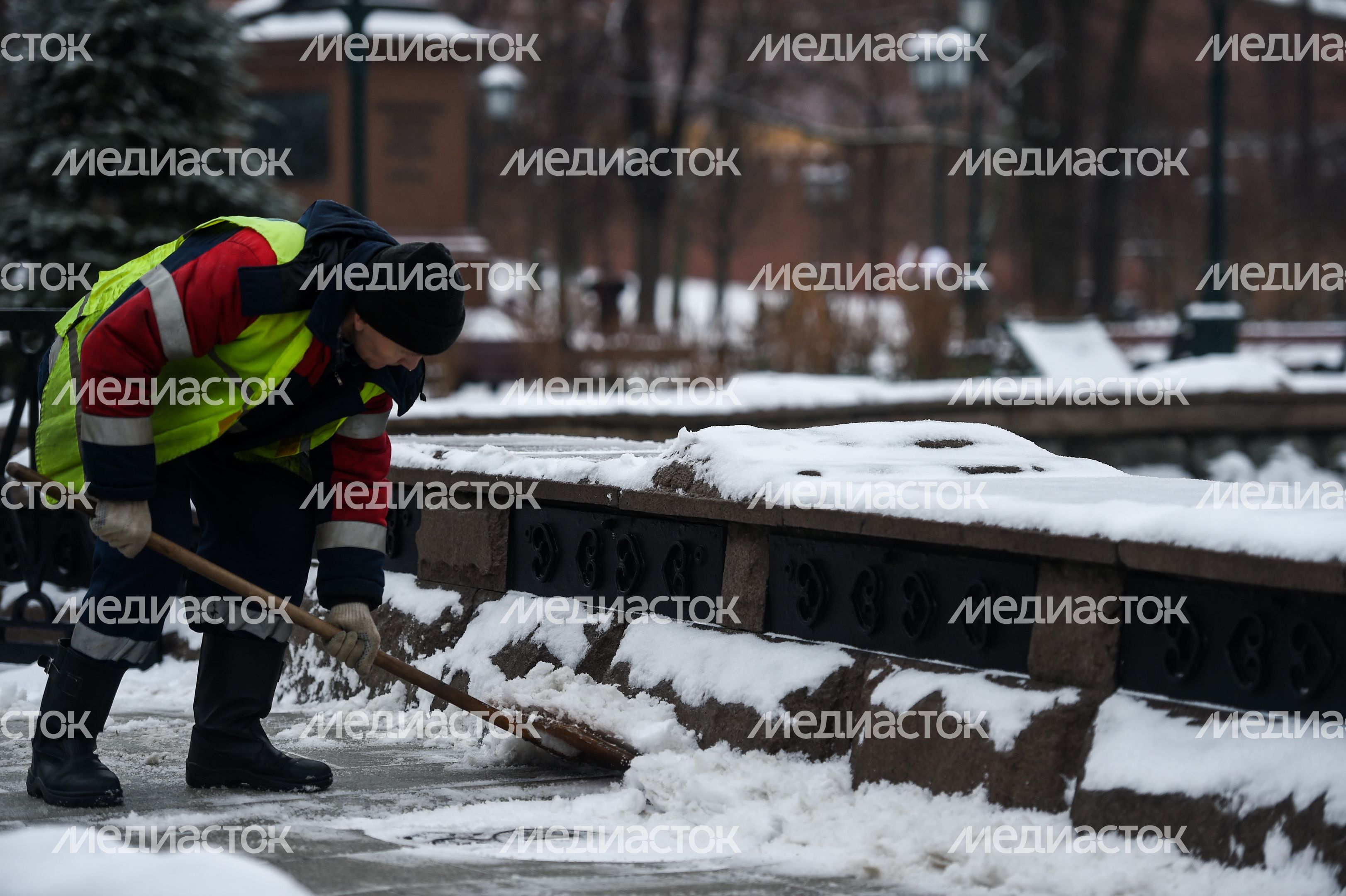 Последстивя сильного снегопада в Москве