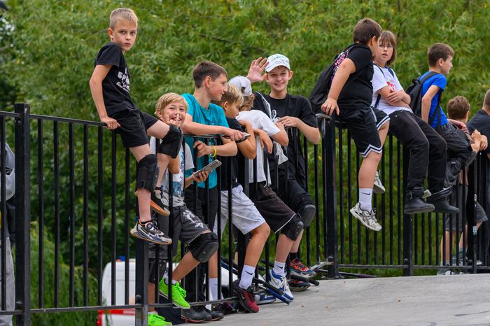 Соревнования в дисциплине велосипедный мотокросс (BMX) на фестивале уличной культуры в парке Мира города Мытищи