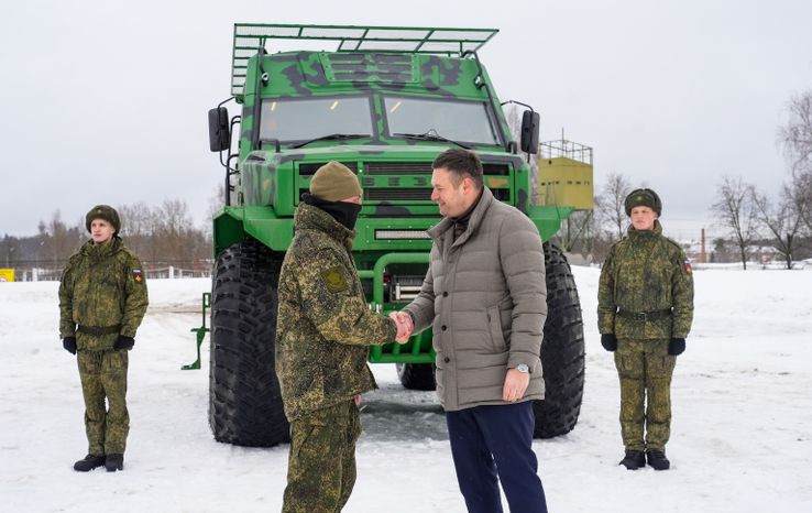Бойцам СВО из Подмосковья передали медицинский вездеход-амфибию "Звезда"