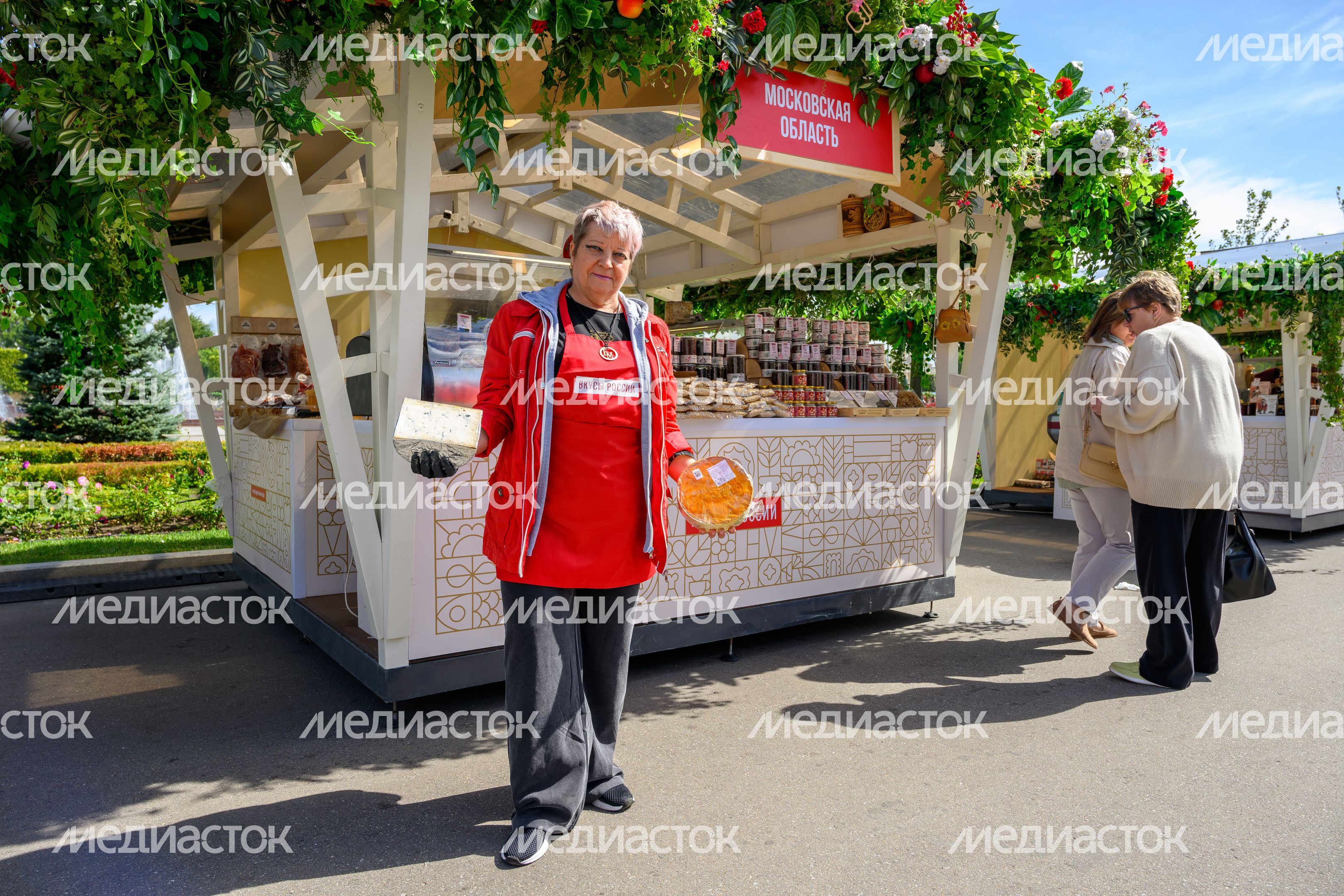 Ярмарка продуктов питания, произведенных в Подмосковье, на гастрономическом фестивале «Вкусы России» 2026 на ВДНХ