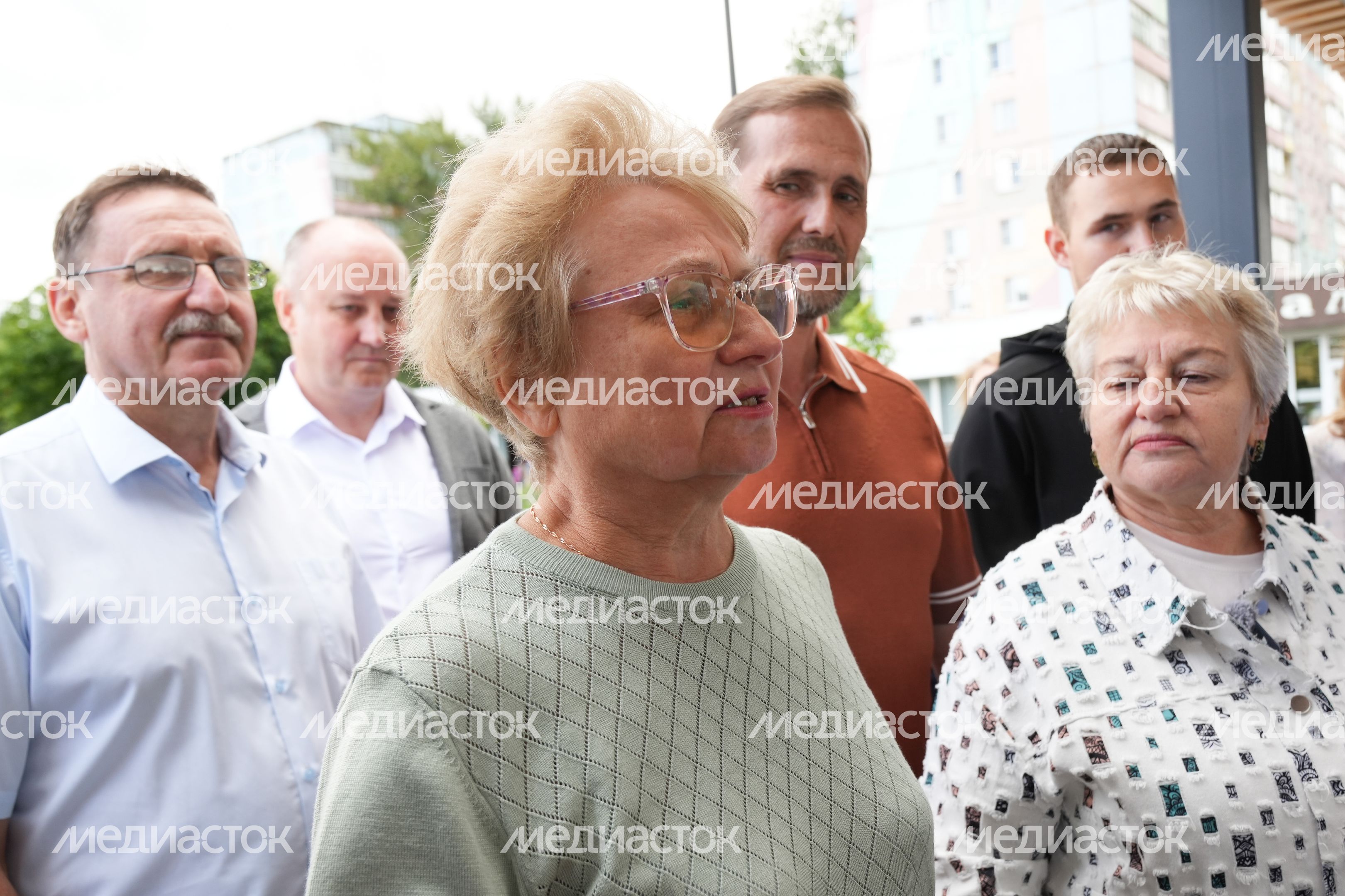 Жители Егорьевска в обновленном сквере "60 лет Победы"