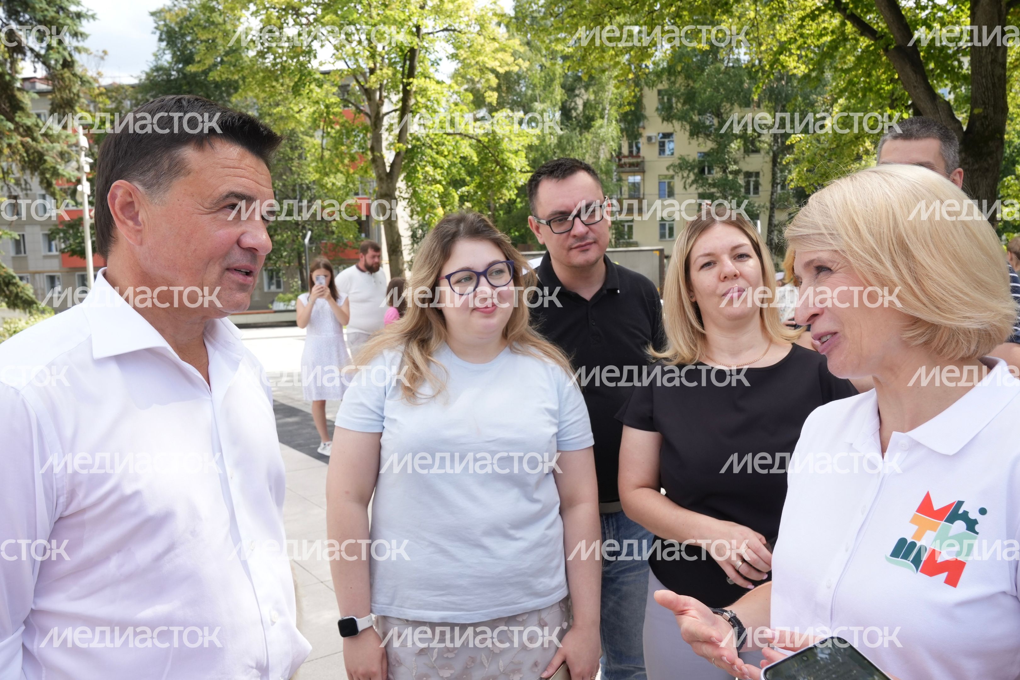 Андрей Воробьев проверил благоустройство площади Мира в Мытищах