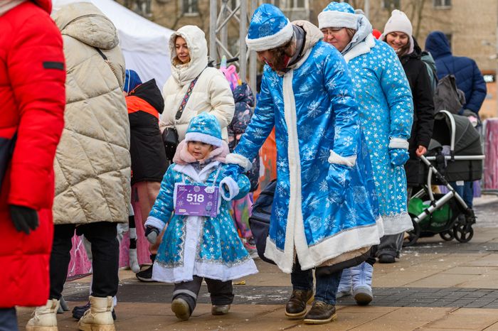 Новогодний забег в карнавальных костюмах Space Carnival 2024 в Королеве