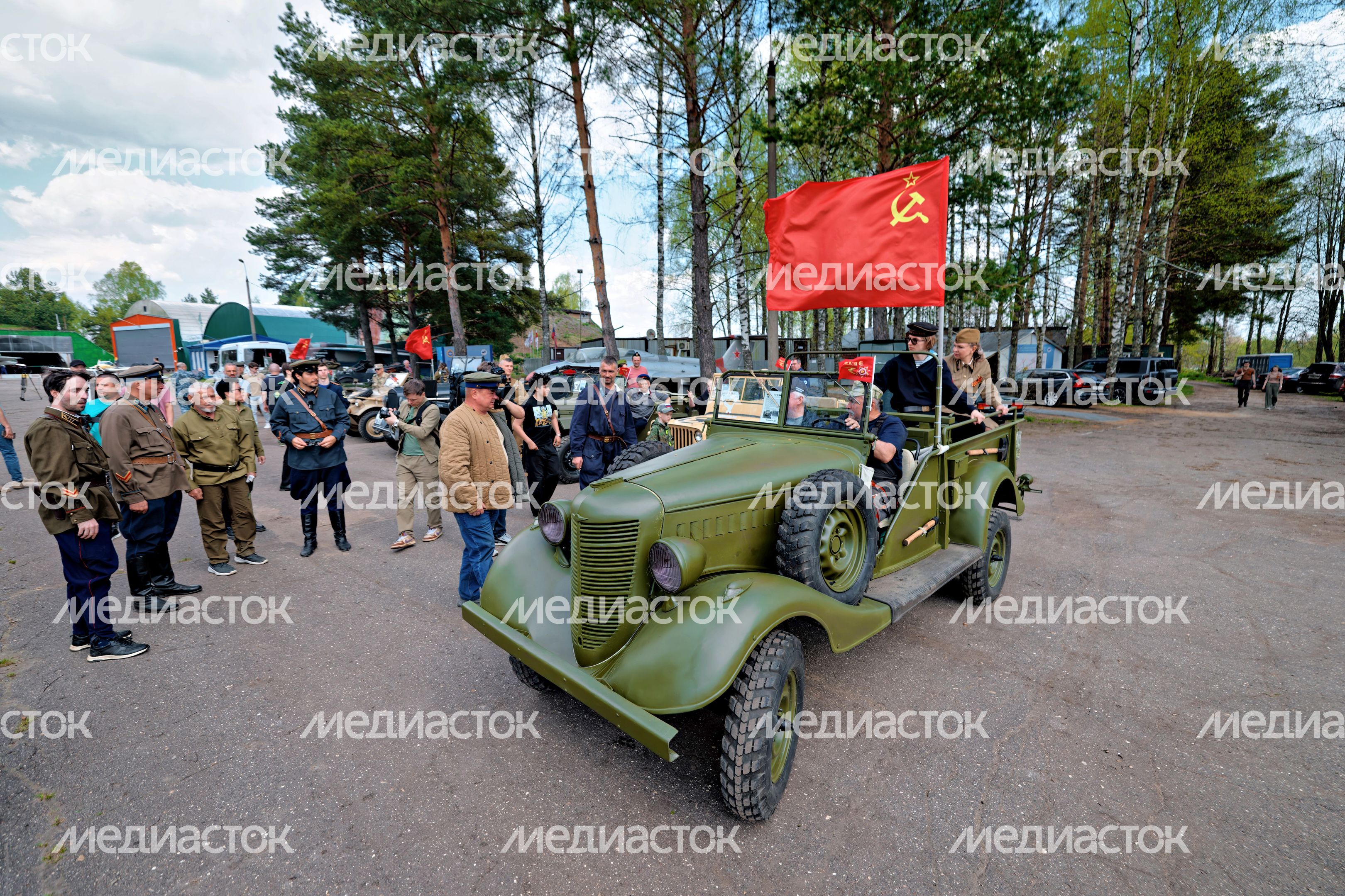 Армейские военные автомобили в музее аэроклуба ветеранов воинской службы в Кубинке Армейские военные автомобили в музее аэроклуба ветеранов воинской службы в Кубинке