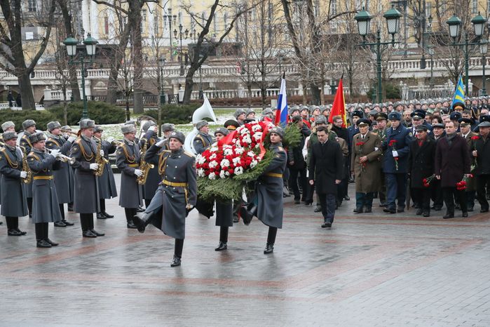 А. Воробьев возложил цветы к Могиле Неизвестного Солдата