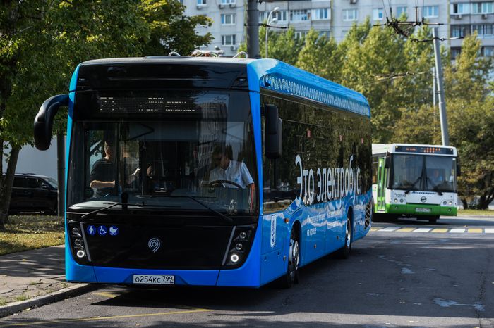 Первый электробус вышел на маршрут в Москве