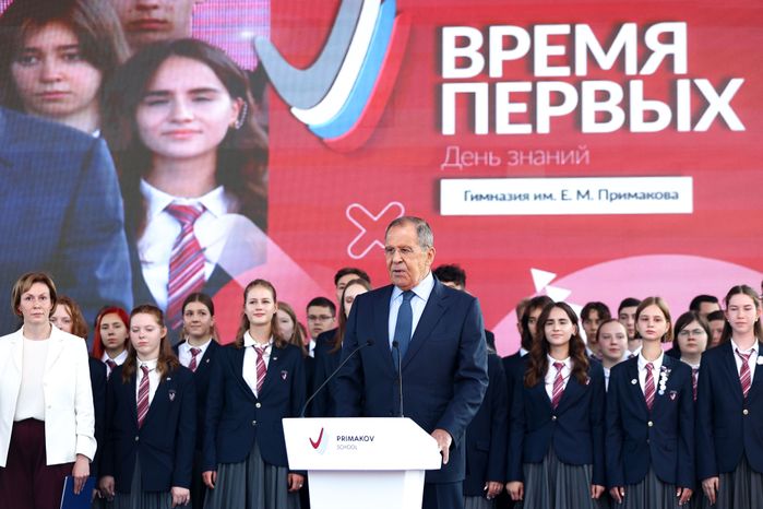Торжественная линейка в гимназии им. Е.М. Примакова с участием Губернатора Подмосковья