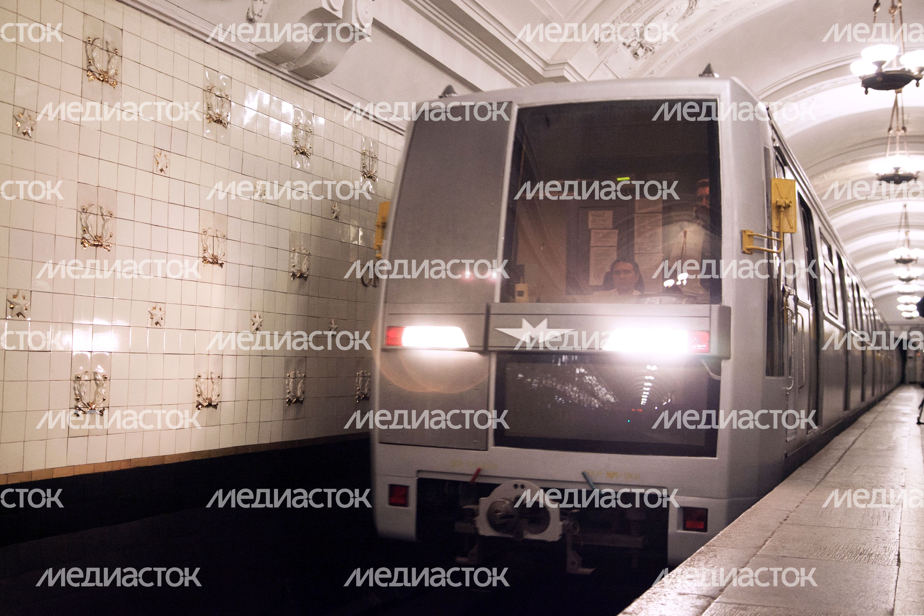 Парад поездов в честь 80-летия Московского метрополитена Парад поездов в честь 80-летия Московского метрополитена